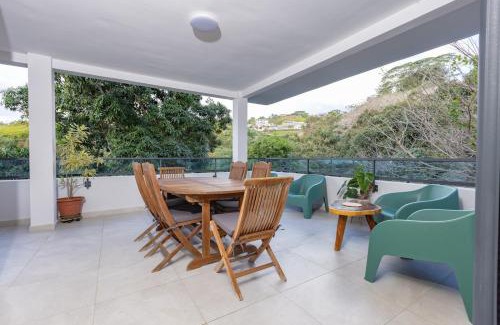 Faaa Appartement | Maraea Deluxe Apt 2BR 2BA with Pool View near Tahiti Airport
