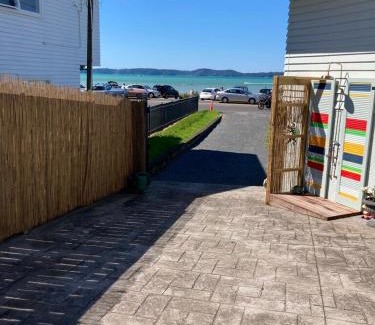 Maraetai Appartement | Maraetai Beachfront bliss one bedroom apartment