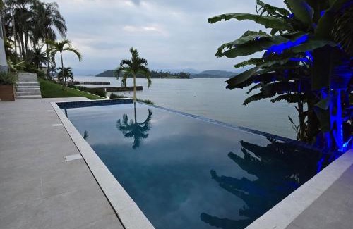 Ponta do Sape Maison | Maravilhosa casa linear 5 suítes em Angra