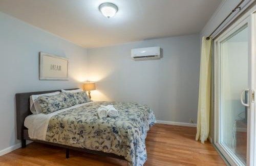Redwood City Maison | @ Marbella Lane 5BR House in Downtown Redwood City