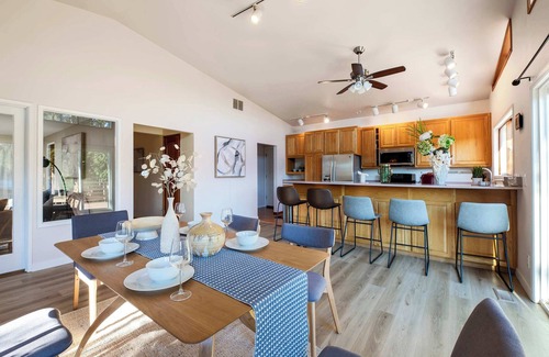 Maple Heights-Lake Desire Maison | @ Marbella Lane - Hidden Gem on Scenic Shady Lake