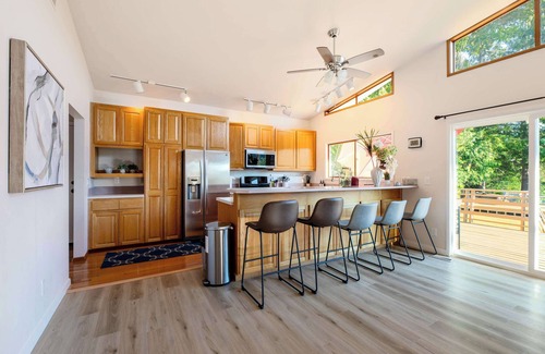 Maple Heights-Lake Desire Maison | @ Marbella Lane - Hidden Gem on Scenic Shady Lake