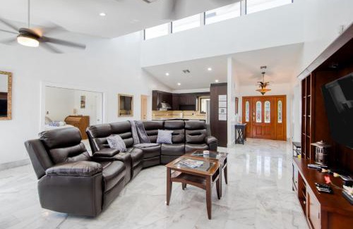Lauderdale Harbours Maison | Marble House in Lauderdale Harbours
