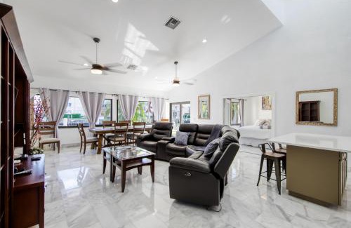 Lauderdale Harbours Maison | Marble House in Lauderdale Harbours