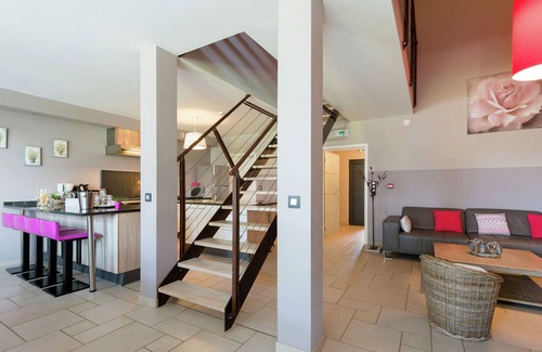 Aye Maison | Ferme des Marches avec jacuzzi