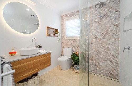 New Lambton Maison | Marche Home Stay, Immaculate Presentation, Private & Relaxing