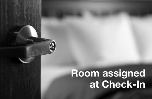 Queens Hôtel | Marco LaGuardia Hotel & Suites