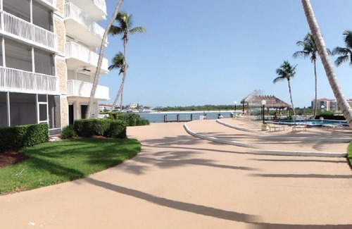 Isles of Capri Copropriété | Marco Tower Condo sur IsIes de Capri - Privé et Paisible