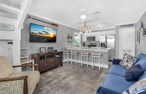 Navarre Beach Maison | 🌴 Mardi’s Cozy Townhouse | Beachside Retreat in Navarre w/ Sunset Views🐚