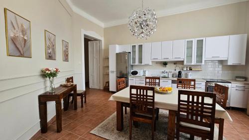 Orszagut Appartement | Margaret Buda Apartman city view