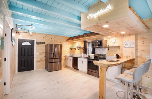 Creola Cabine | Margaritahills is the perfect getaway for two couples, where rustic elegance meets modern comfort.