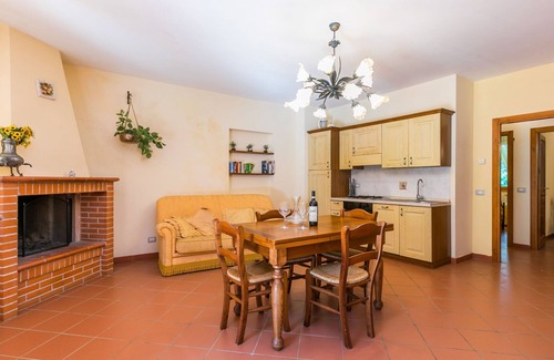 Badia Agnano Appartement | Margherita by Interhome
