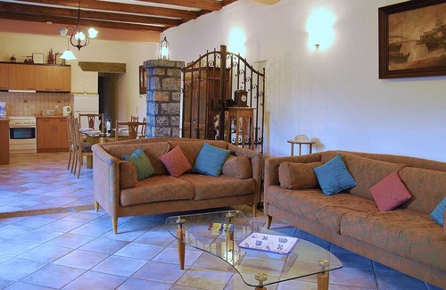 Prina Villa | Villa Maria Emanuela dans un village pittoresque, à seulement 10 minutes de route de la plage!