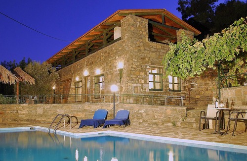 Prina Villa | Villa Maria Emanuela dans un village pittoresque, à seulement 10 minutes de route de la plage!