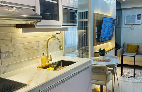 Malate Copropriété | Maria`s Suite near Manila Bay & Aiport with FREE Pool Access