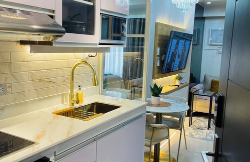 Malate Copropriété | Maria`s Suite near Manila Bay & Aiport with FREE Pool Access