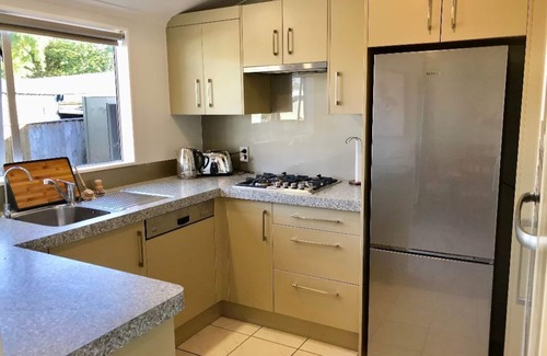 Taupo Maison | Marigold Cottage, includes bikes & kayaks