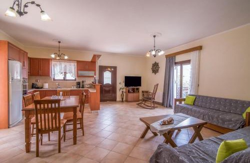 Elos Maison | Marika Traditional Home