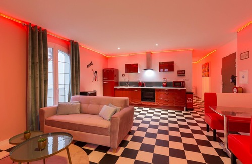 Coupvray Appartement | Suite Marilyn Monroe - 4P avec Jacuzzi Privé