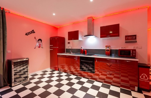 Coupvray Appartement | Suite Marilyn Monroe - 4P avec Jacuzzi Privé