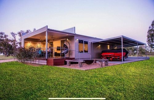 Moama Maison | Marina Retreat at Waterfront Moama with access to the Murray River