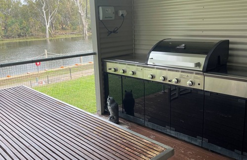 Moama Maison | Marina Retreat at Waterfront Moama with access to the Murray River