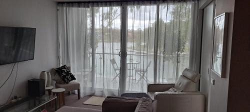 Maribyrnong Appartement | Marina View Apartment on the Maribyrnong River, Melbourne