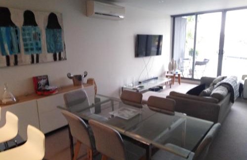 Maribyrnong Appartement | Marina View Apartment on the Maribyrnong River, Melbourne