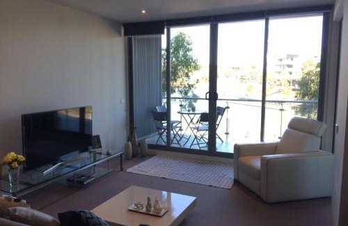Maribyrnong Appartement | Marina View Apartment on the Maribyrnong River, Melbourne