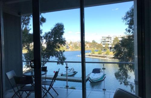 Maribyrnong Appartement | Marina View Apartment on the Maribyrnong River, Melbourne