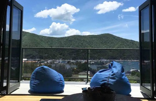 Waikawa Bay Maison | Marina views retreat w/artist guest studio