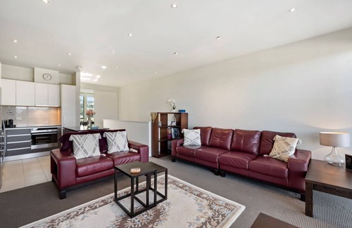 Taupo Maison | Base: 5 No extra guests allowed 28/14 Norman Smith Street