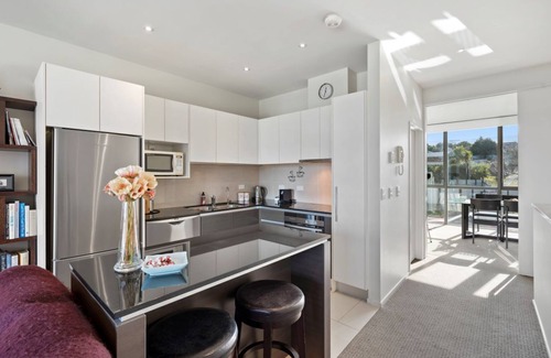 Taupo Maison | Base: 5 No extra guests allowed 28/14 Norman Smith Street