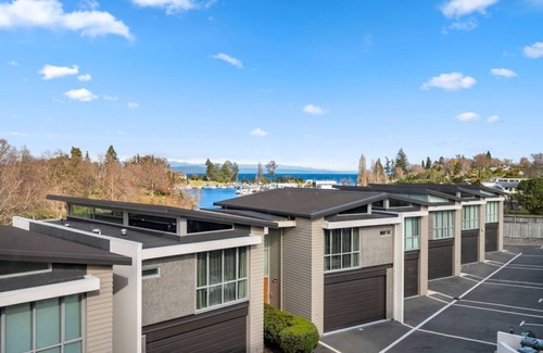 Taupo Maison | Base: 5 No extra guests allowed 28/14 Norman Smith Street