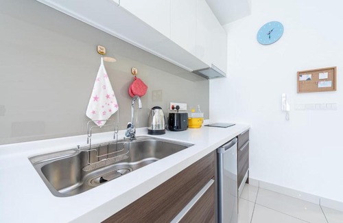 Sungai Buloh Appartement | @Mario direct MRT link & 50m infinity pool with jacuzzi