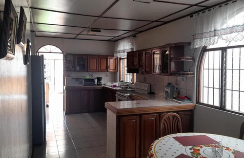 Alajuela Maison | Mario y Jeannette