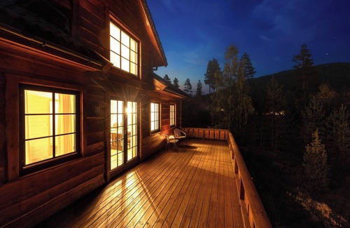 Vradal Maison | Marit's Hytte is a typical Norwegian holiday home, suitable for 6 to 8 people. Enjoy the fantastic view from the spacious veranda of this house.