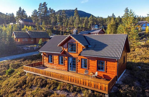 Vradal Maison | Marit's Hytte is a typical Norwegian holiday home, suitable for 6 to 8 people. Enjoy the fantastic view from the spacious veranda of this house.