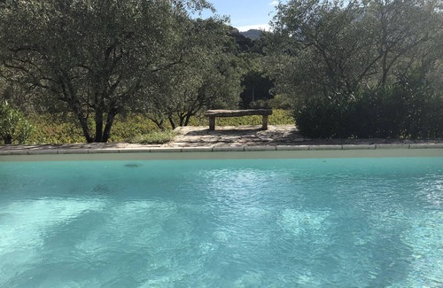 Faucon Maison | Marius, Mas provençal, piscine et face Ventoux.