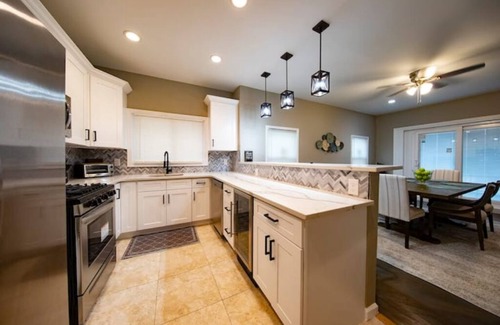 Long Beach Maison | Market Place Spacious Blue-Long Beach Home