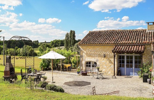 Saint-Eutrope-de-Born Cottage | Ferme pittoresque avec piscine