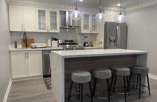Markham Appartement | Markham Comfort Stay – 3 King Beds, 2 Baths, Close to Golf & Trails