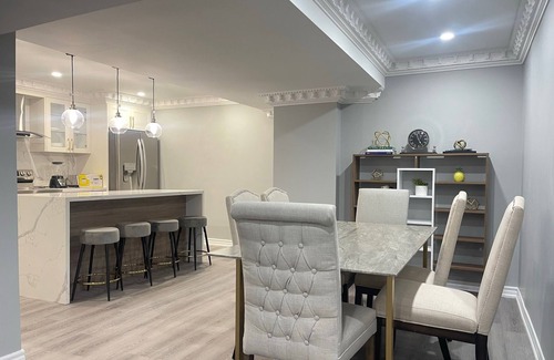 Markham Appartement | Markham Comfort Stay – 3 King Beds, 2 Baths, Close to Golf & Trails