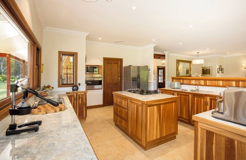 Comberton Maison | Marlu Estate: Luxury Farmhouse Retreat Near Jervis Bay