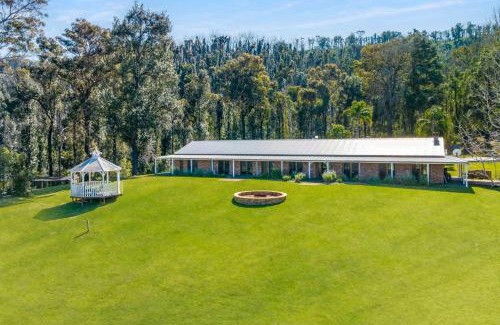 Kangaroo Valley Maison | MarMel - Four bedroom home with pool and fire pit