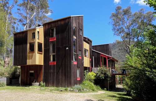 Harrietville Chalet De Ski | Marmot Lodge - Group accommodationn30km to Hotham, walk to pubs/cafes