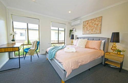 Ringwood Maison | Maroondah 3BR Brick Entire Home Free Wi-Fi Parking
