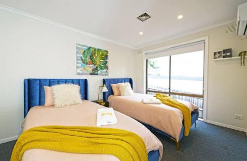 Ringwood Maison | Maroondah 3BR Brick Entire Home Free Wi-Fi Parking