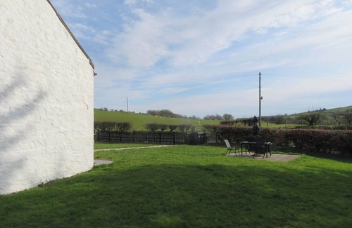 Thornhill Cottage | MARR COTTAGE, pet friendly, with a garden in Thornhill