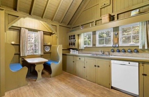 Port Clyde Maison | Marshall Point Cottage, classic 5-bedroom Maine cottage with harbor views